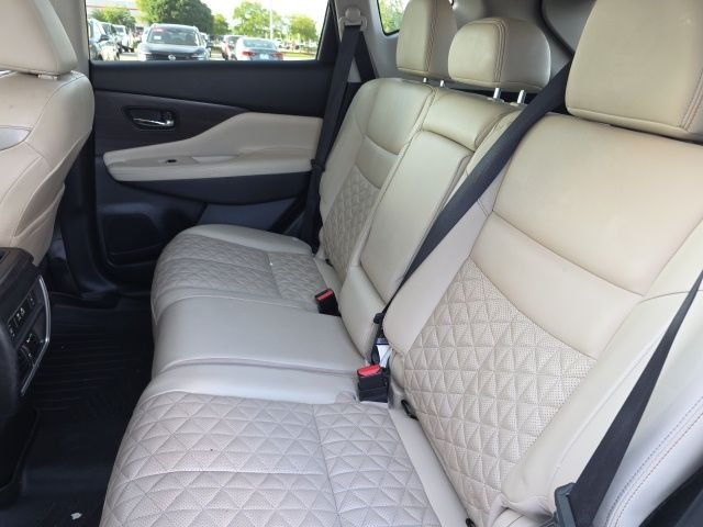 Used 2022 White Nissan Platinum image 7