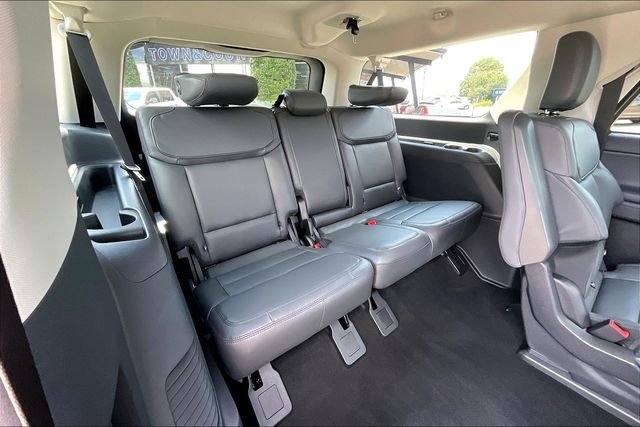 New 2027 Star White Metallic Tri-Coat Ford MAX Active image 15