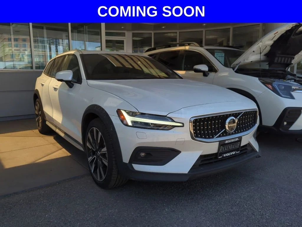 2025 Volvo V60 Cross Country B5 Ultra AWD's photo