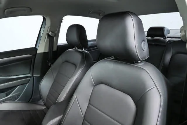 Certified Used 2024 Platinum Gray Metallic Volkswagen SE image 8