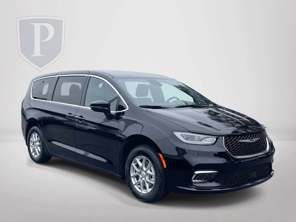 New 2026 Diamond Black Crystal Pearl-Coat Exterior Paint Chrysler Select image 2