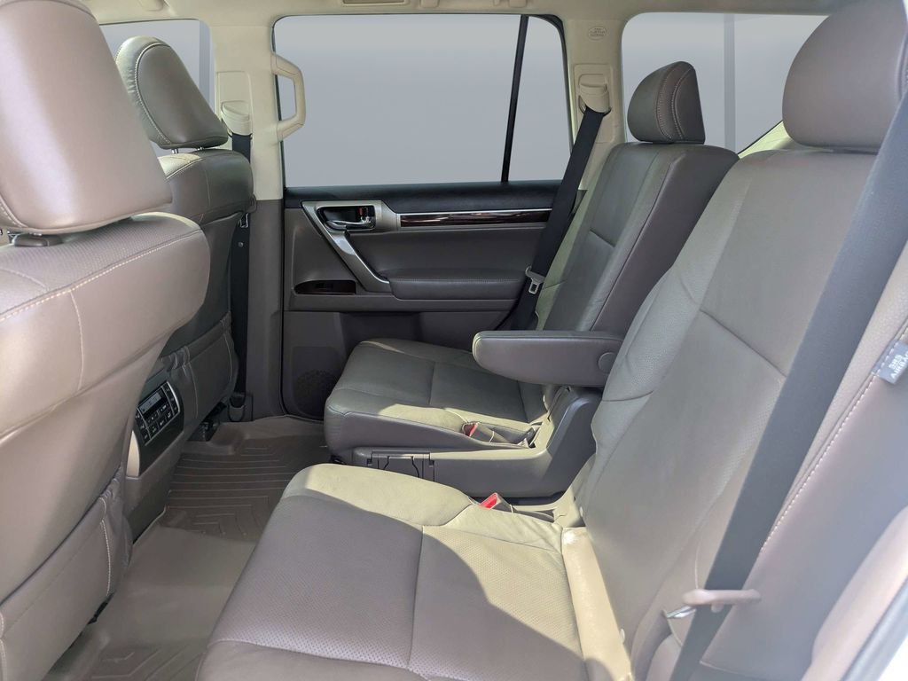 Used 2018 Gray Lexus 460 image 13