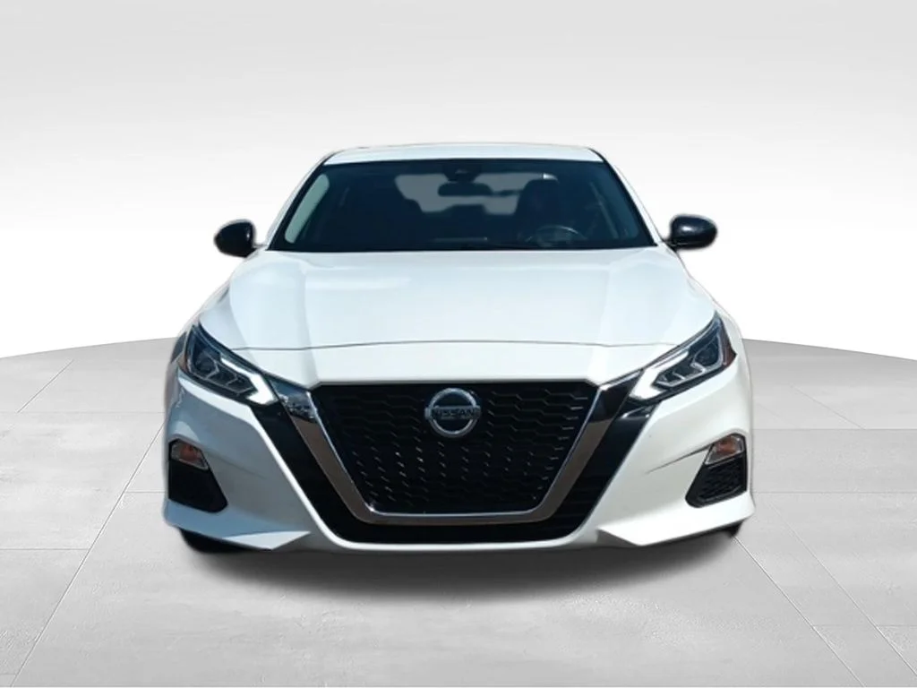 Used 2022 Pearl White Tricoat Nissan 2.5 SR image 9