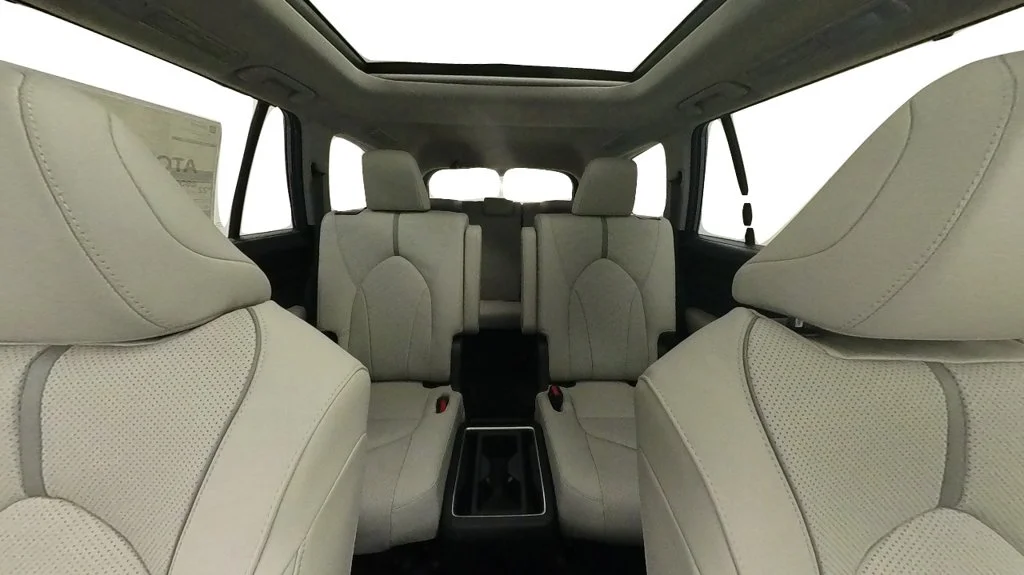 Used 2024 White Toyota Platinum image 29