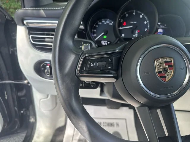 Used 2025  Porsche Base image 17