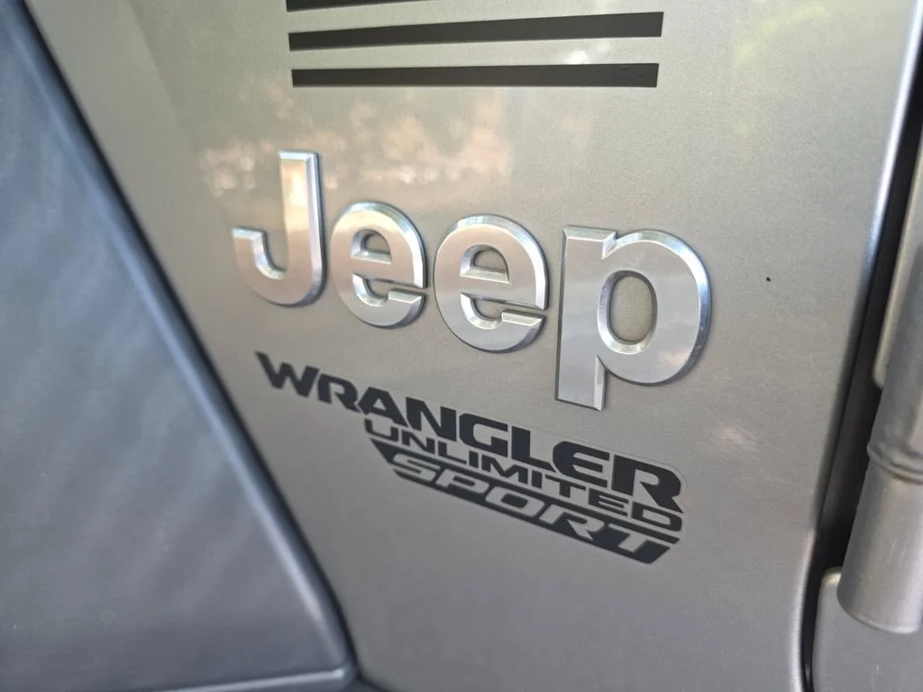 Used 2018 Silver Jeep Sport S 4x4 image 31