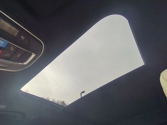 Used 2022 White Jeep 4xe image 34