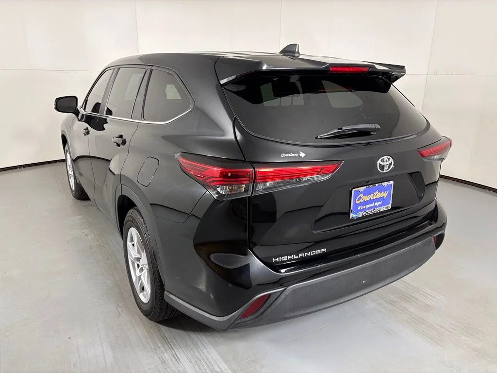 Used 2023 Black Toyota L image 6