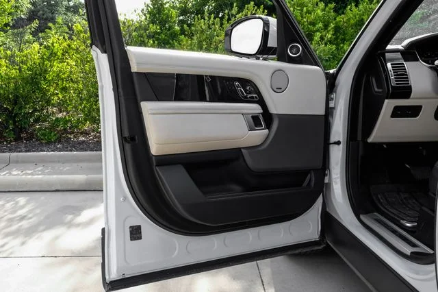 Used 2019 White Land Rover 5.0L V8 Supercharged image 53