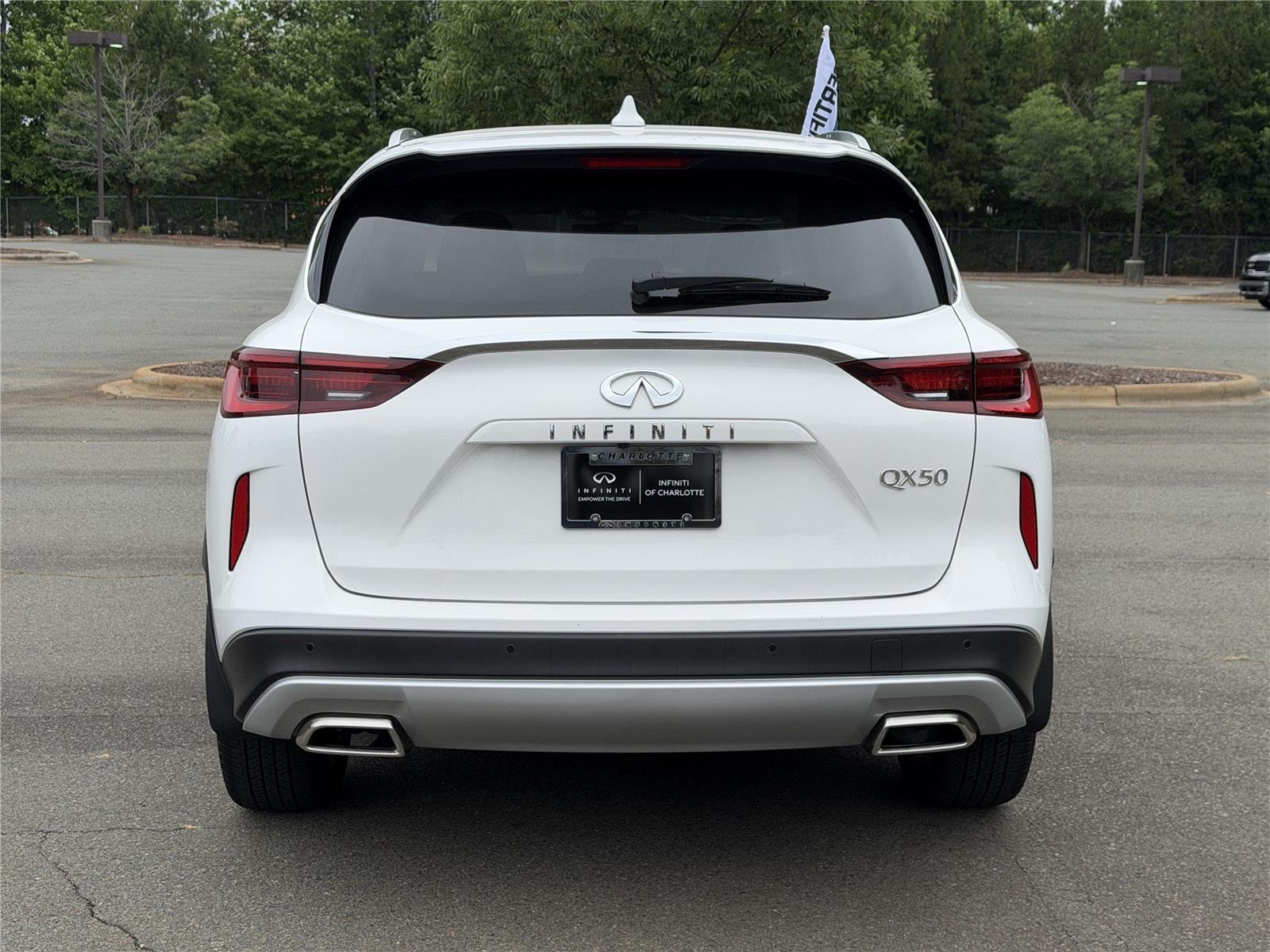 Used 2024 Lunar White INFINITI LUXE image 28