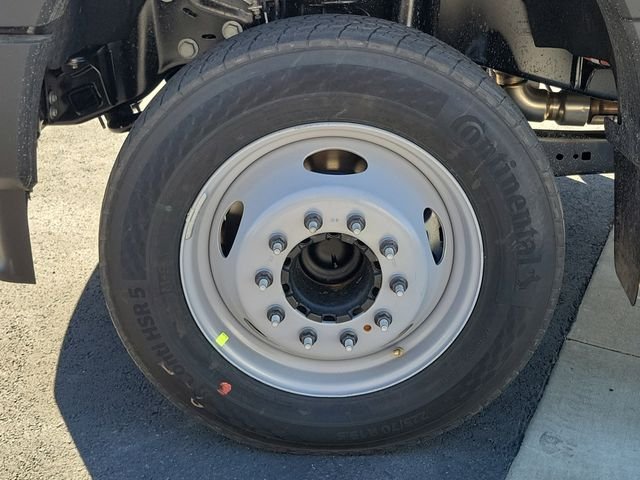 New 2026 Oxford White Ford F-550® XL image 22