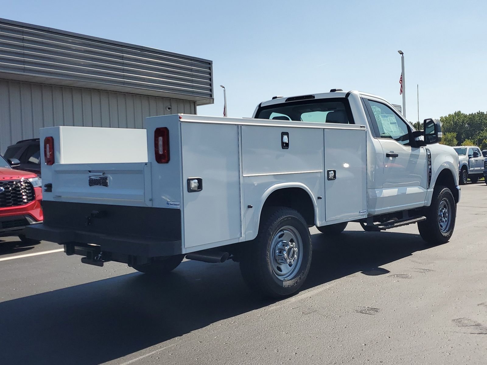 2025 Ford F-350 Super Duty Chassis Cab XLT - Photo 24