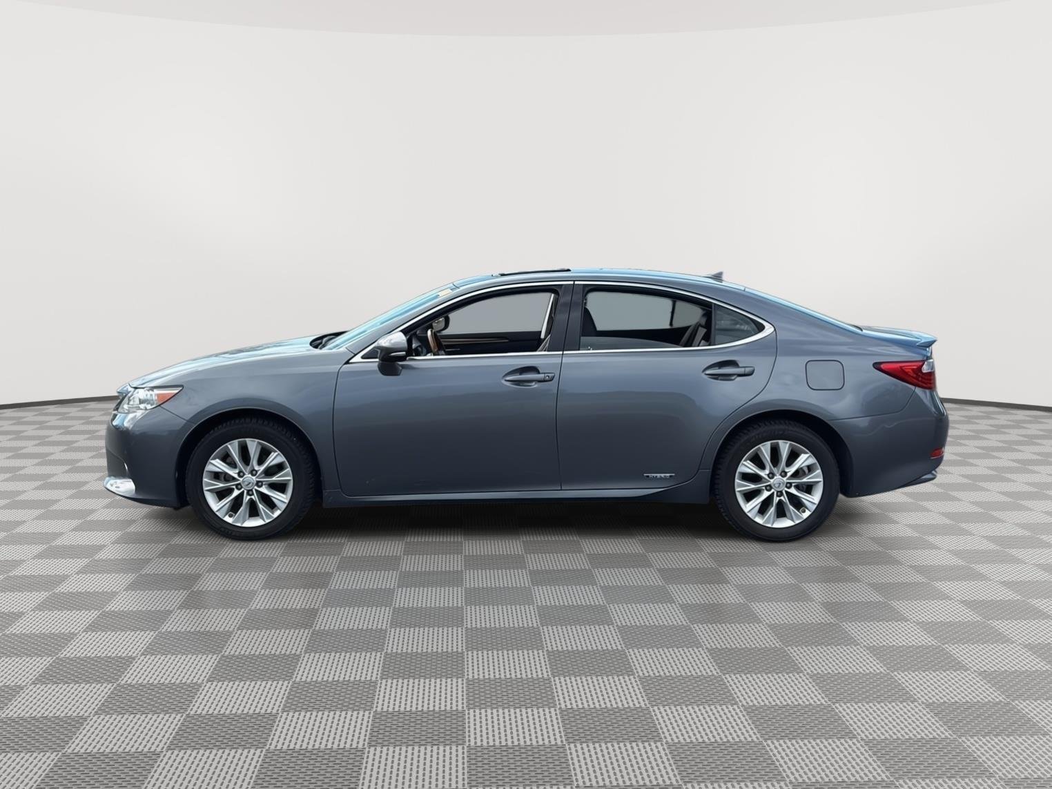 Used 2014 Nebula Gray Pearl Lexus Hybrid image 12