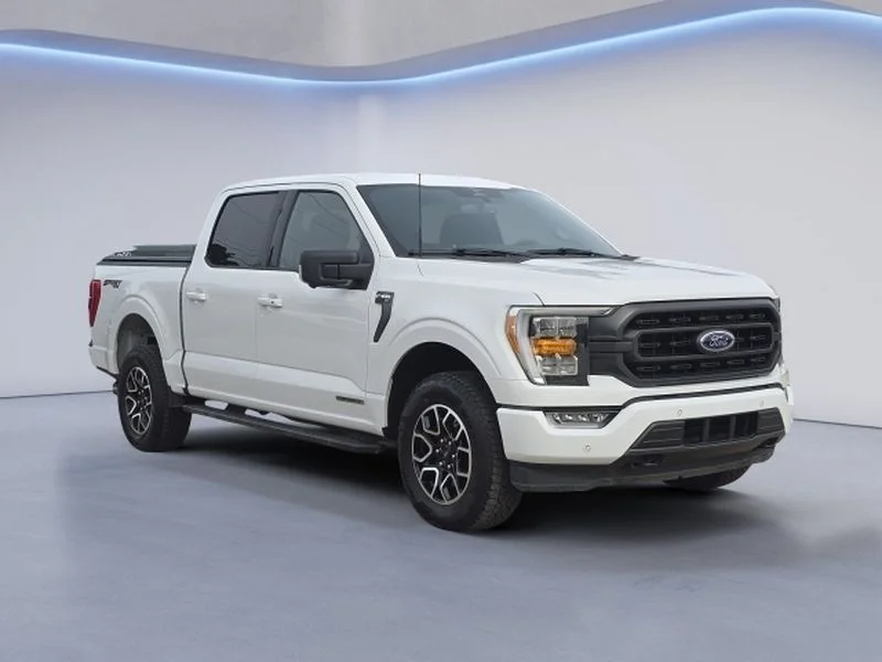 Certified Used 2023 Oxford White Ford XLT image 2