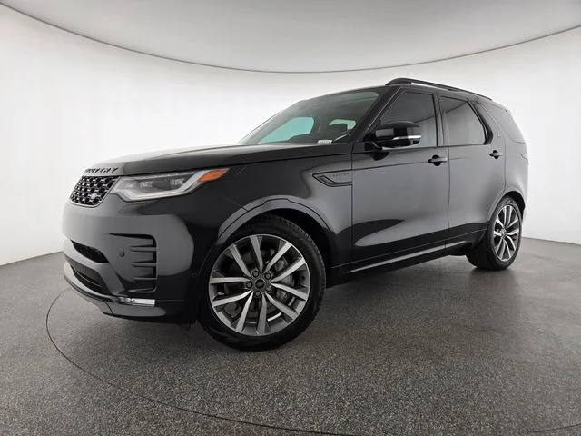 2025 Land Rover Discovery P300 Dynamic SE's photo