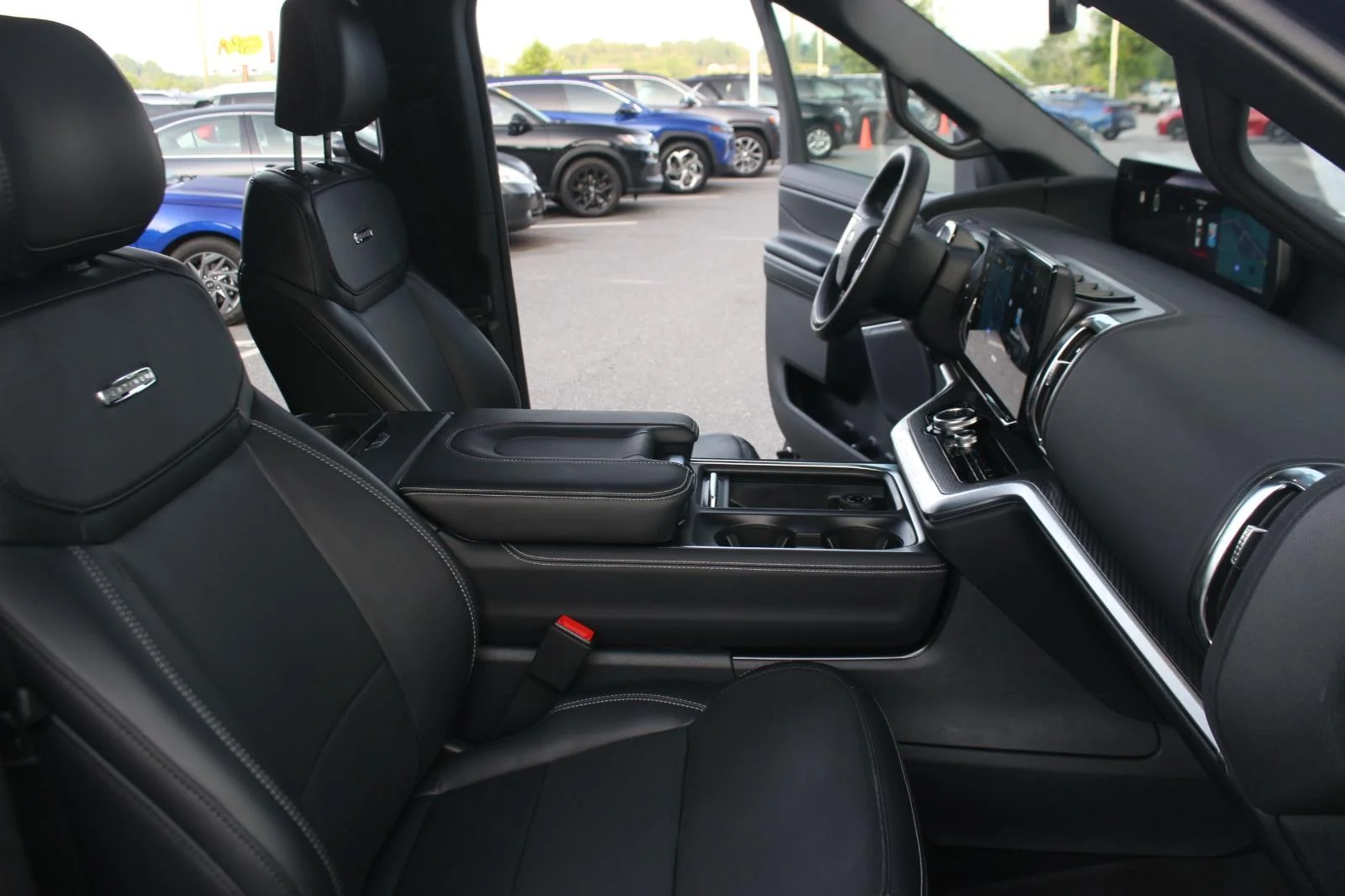 Used 2025 Black Ford Platinum image 39