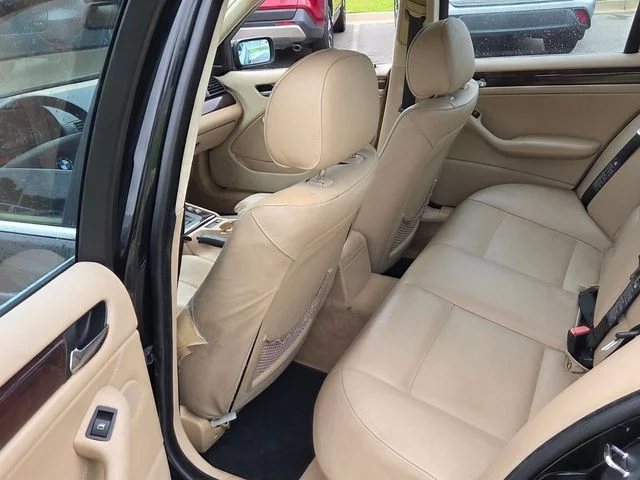 Used 2005  BMW 330i image 7