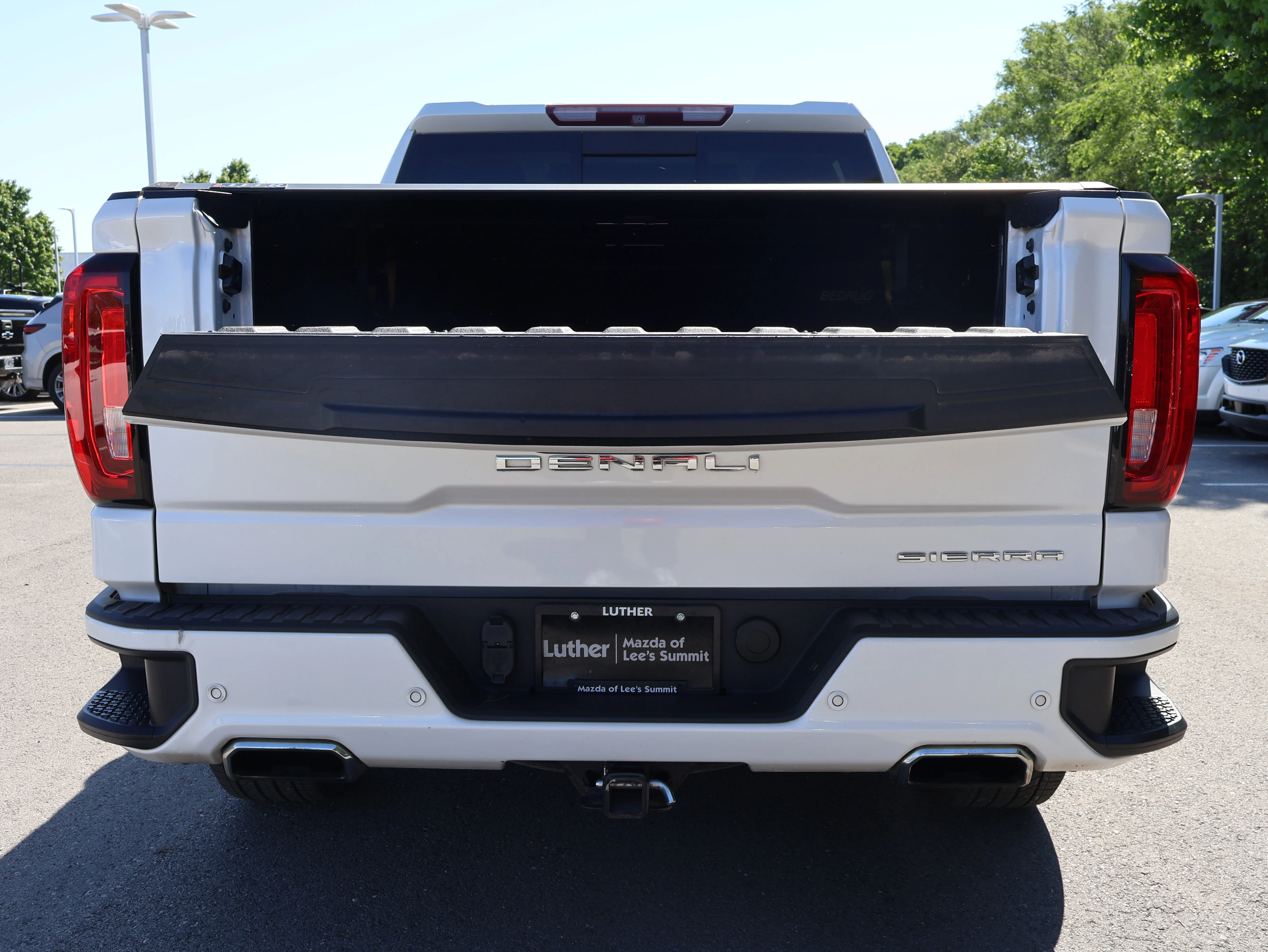 Used 2019 White Frost Tricoat GMC Denali image 18