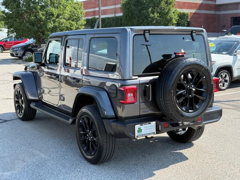 Used 2025 Granite Crystal Metallic Clearcoat Jeep Sahara image 5