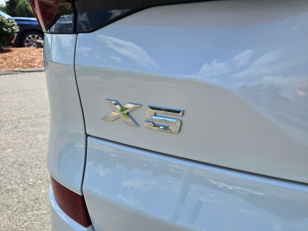 Certified Used 2026 Mineral White Metallic BMW xDrive40i image 10