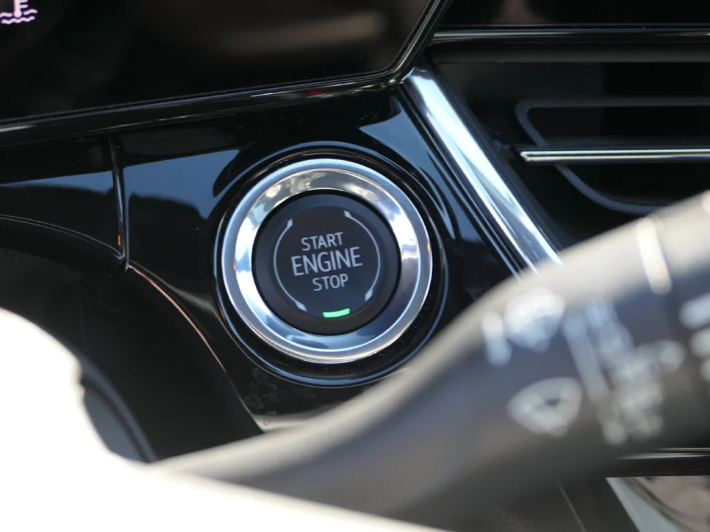 Used 2025 Summit White Chevrolet 2RS image 15