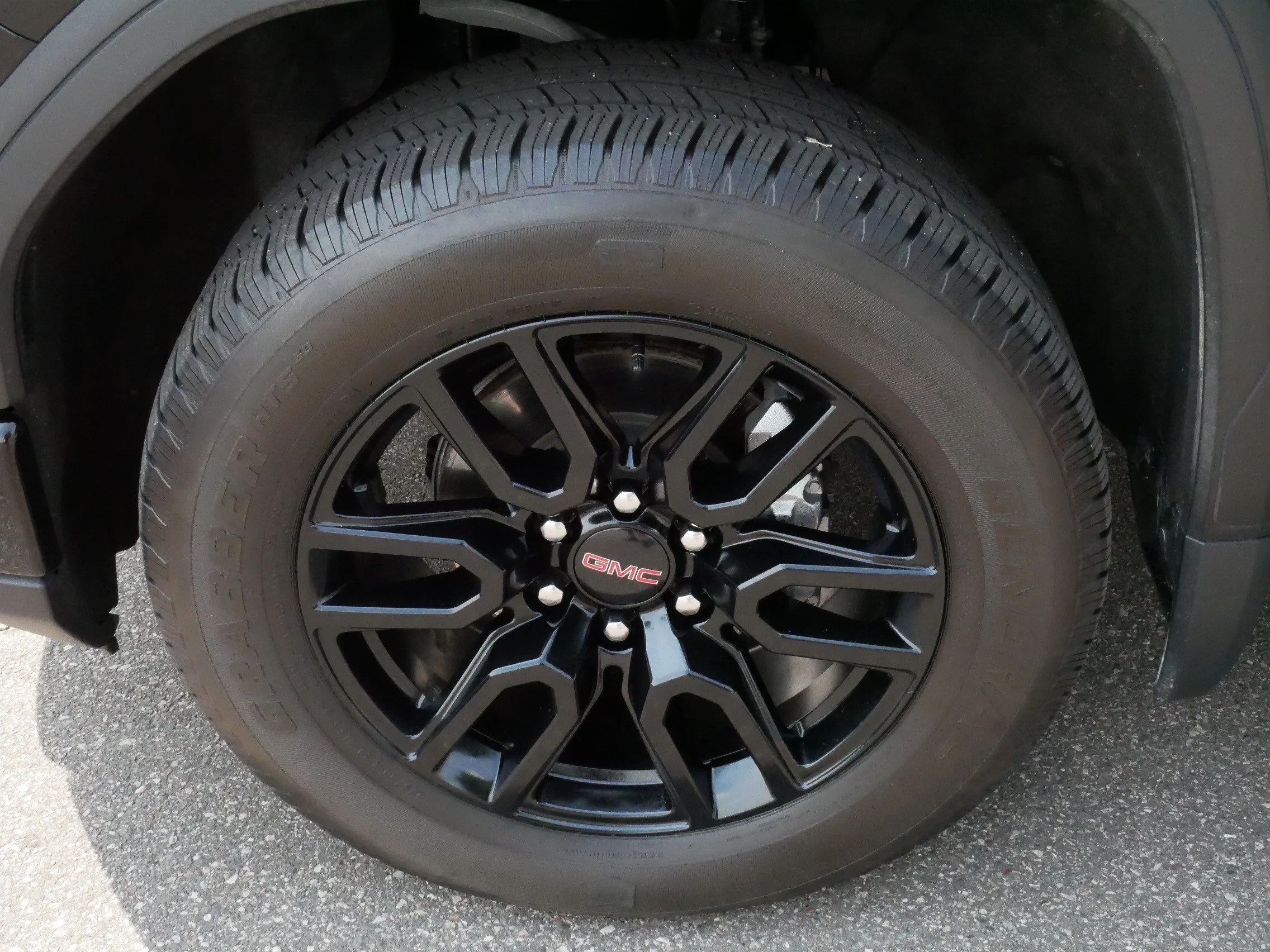 Used 2024 Onyx Black GMC Elevation image 15