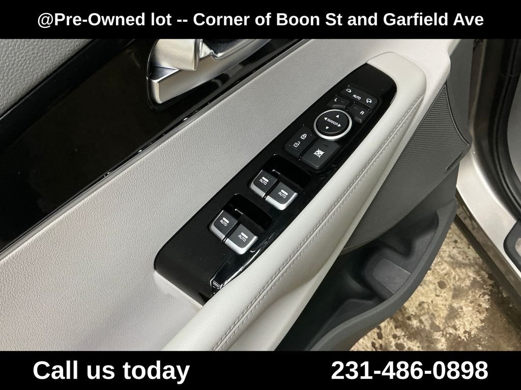 Used 2018 Silver Kia SX image 16