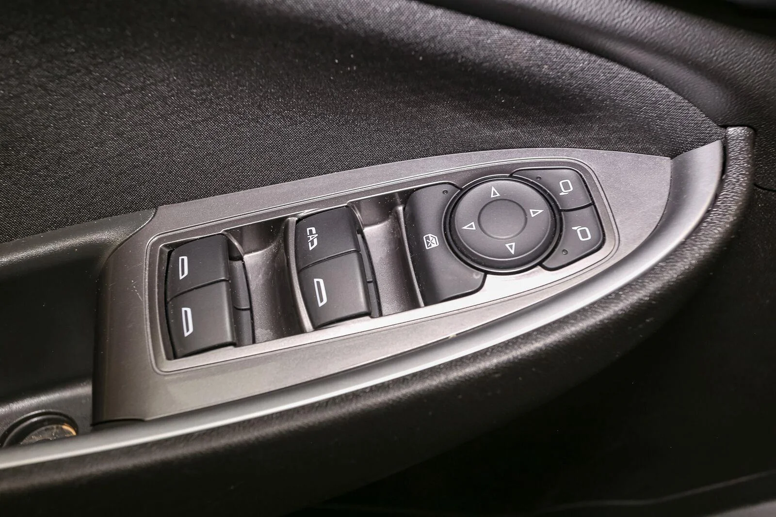 Used 2025 Mineral Gray Metallic Chevrolet LT image 40
