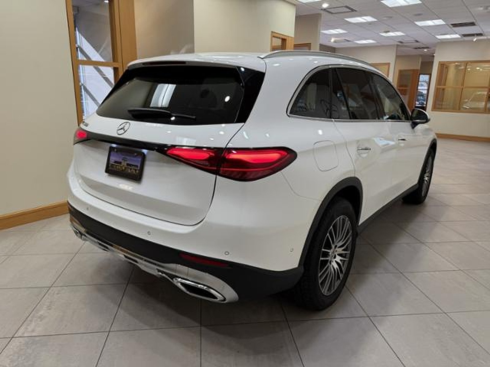 Certified Used 2025 Polar White Mercedes-Benz SUV image 5