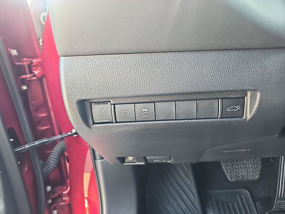 Used 2022 Ruby Flare Pearl Toyota XLE image 12