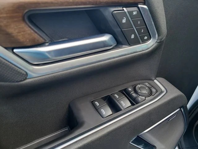 Used 2025 Beige Chevrolet High Country image 17