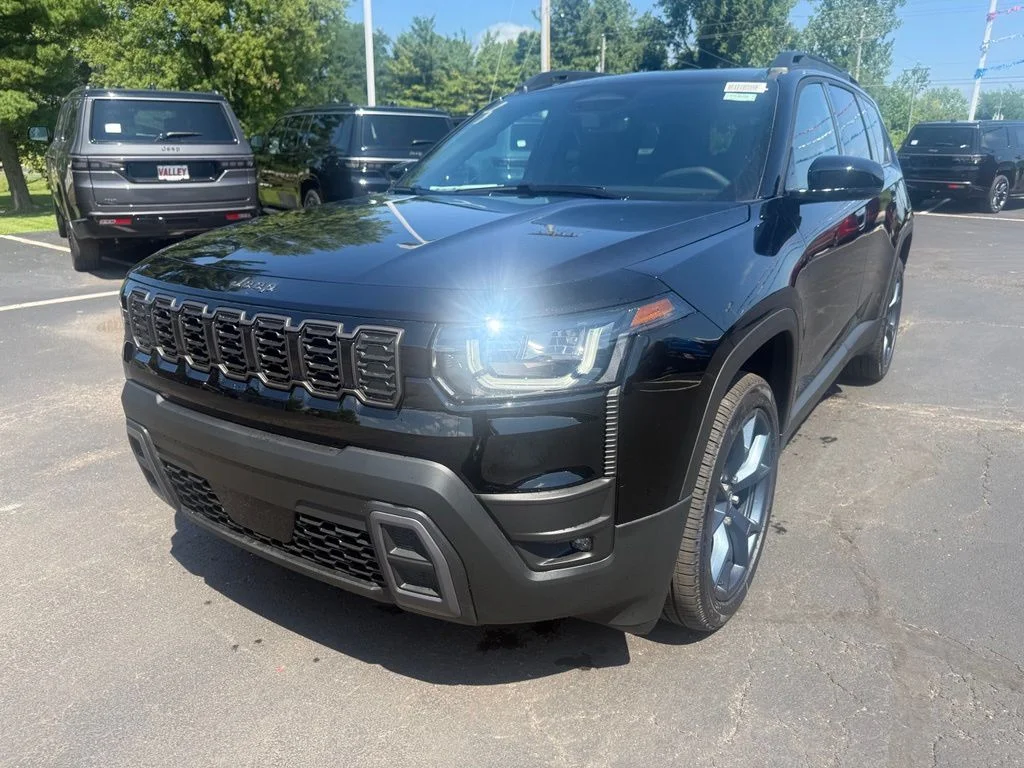 New 2026 Diamond Black Crystal Pearl-Coat Exterior Paint Jeep  image 8