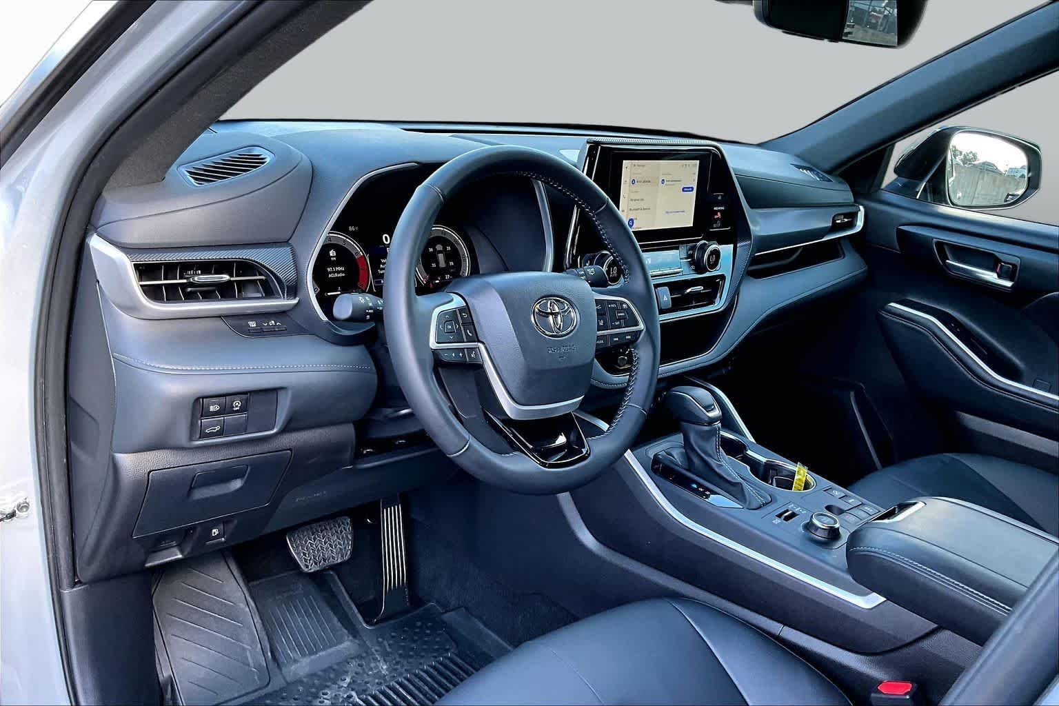 Used 2025 Cement Toyota XSE image 18