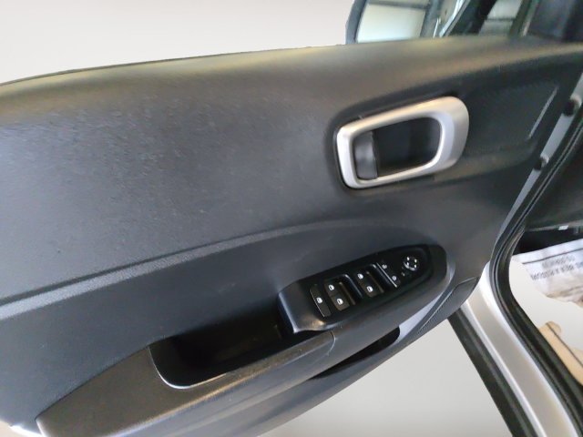 Used 2020 Silver Hyundai SE image 10