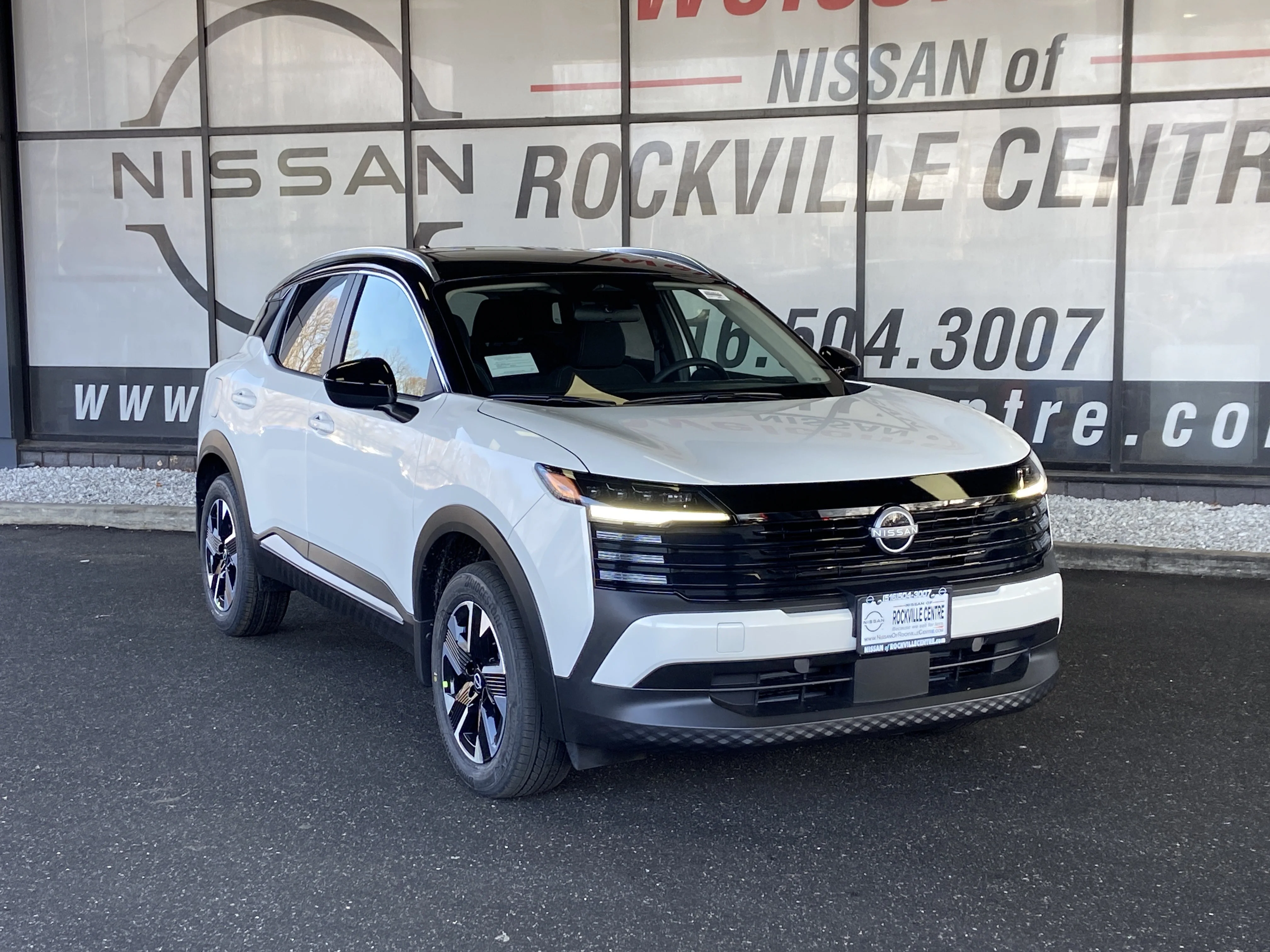 New 2026 Aspen White Tricoat/Super Black Nissan SV image 2