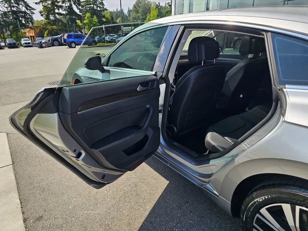 Used 2019  Volkswagen SEL image 15