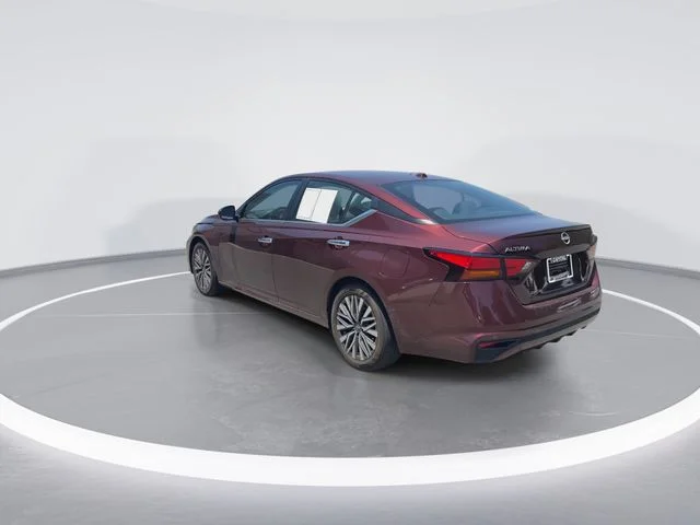 Used 2024 Red Nissan 2.5 SV image 6