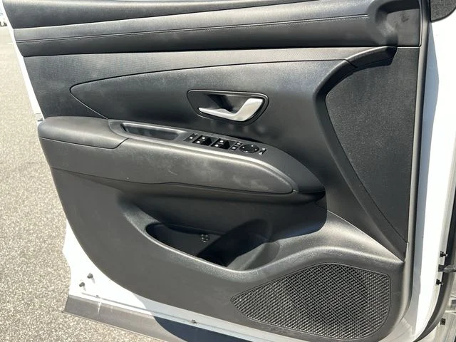 Used 2025 White Hyundai SEL Convenience image 33
