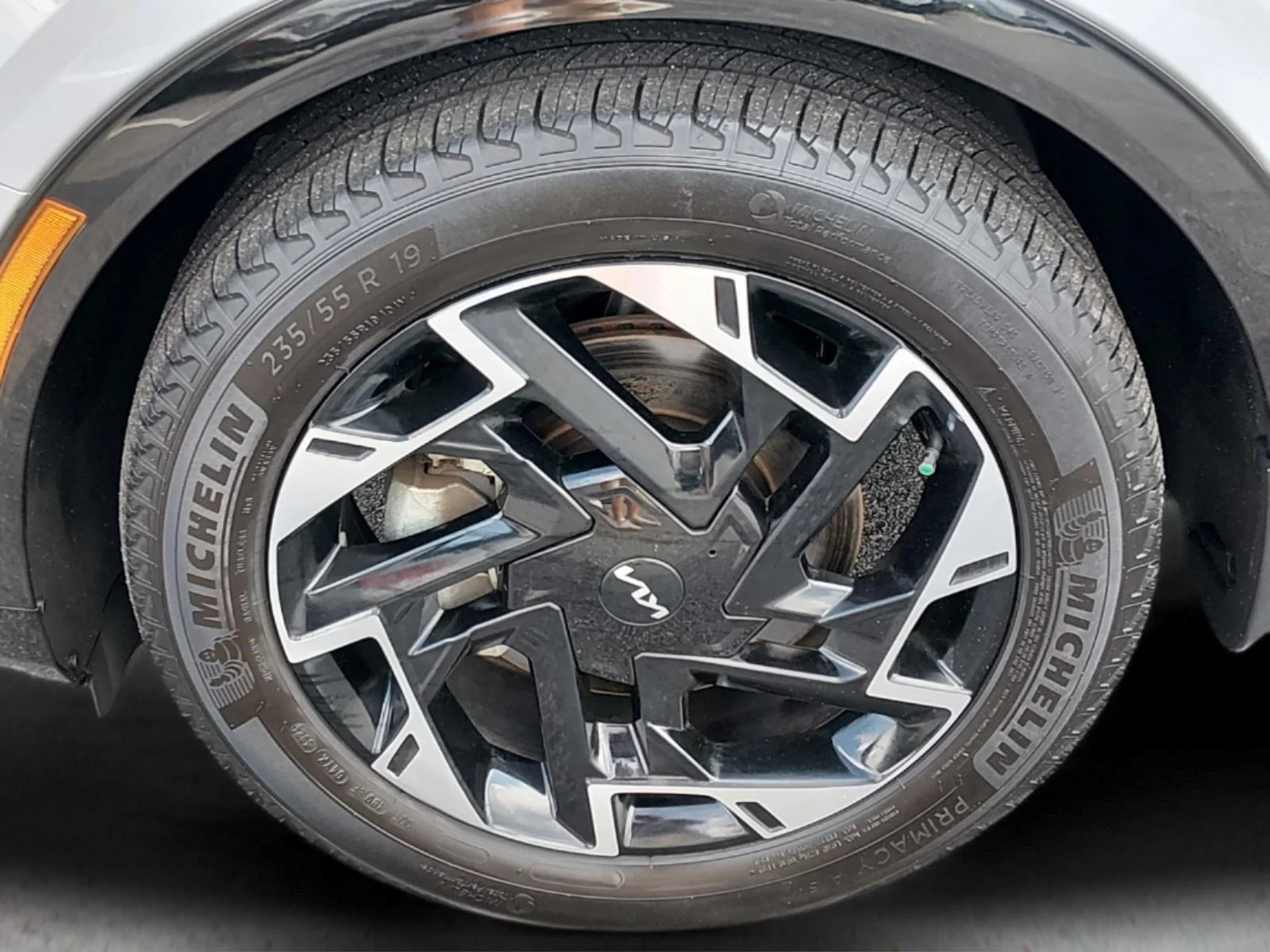 Used 2024 Wolf Gray Kia SX-Prestige image 11