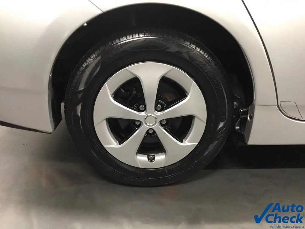 Used 2015 Silver Toyota Three image 20