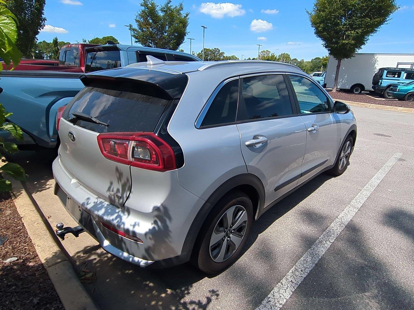 Used 2019 Silky Silver Kia LX image 5