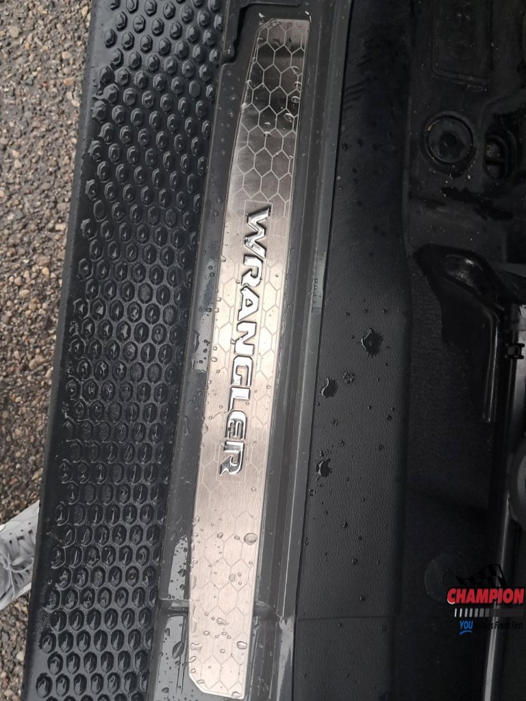 Used 2020 Gray Jeep Unlimited Sahara image 31