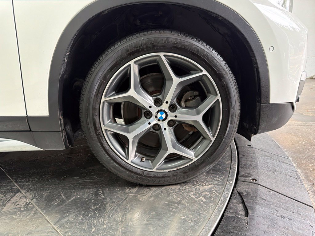 Used 2017 White BMW sDrive28i image 9