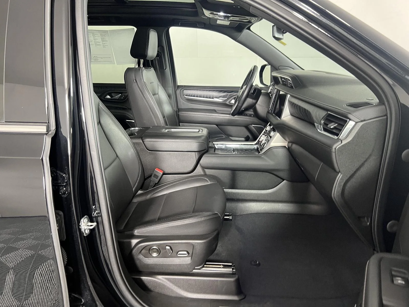 Used 2023 Onyx Black GMC Denali image 10