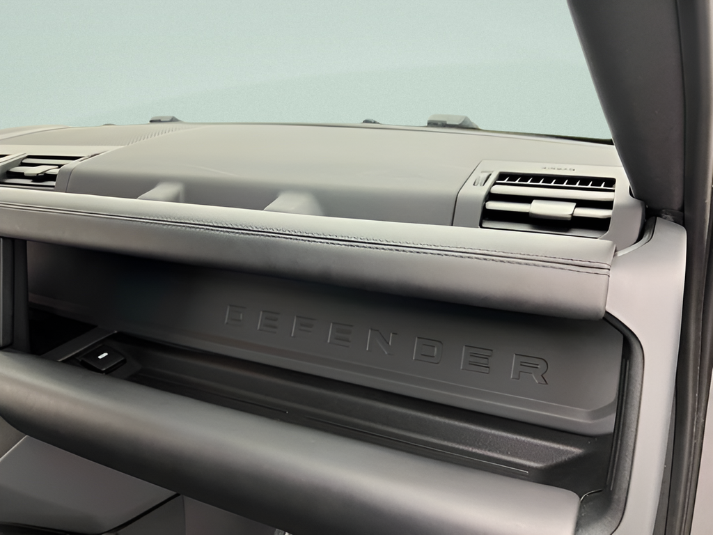 Used 2021  Land Rover X image 8