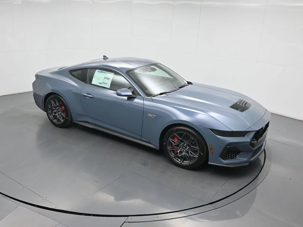 New 2026 Vapor Blue Metallic Ford GT Premium image 32