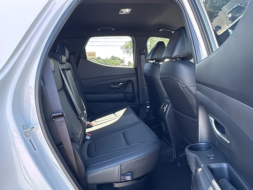 Used 2025 Atlas White Hyundai  image 14