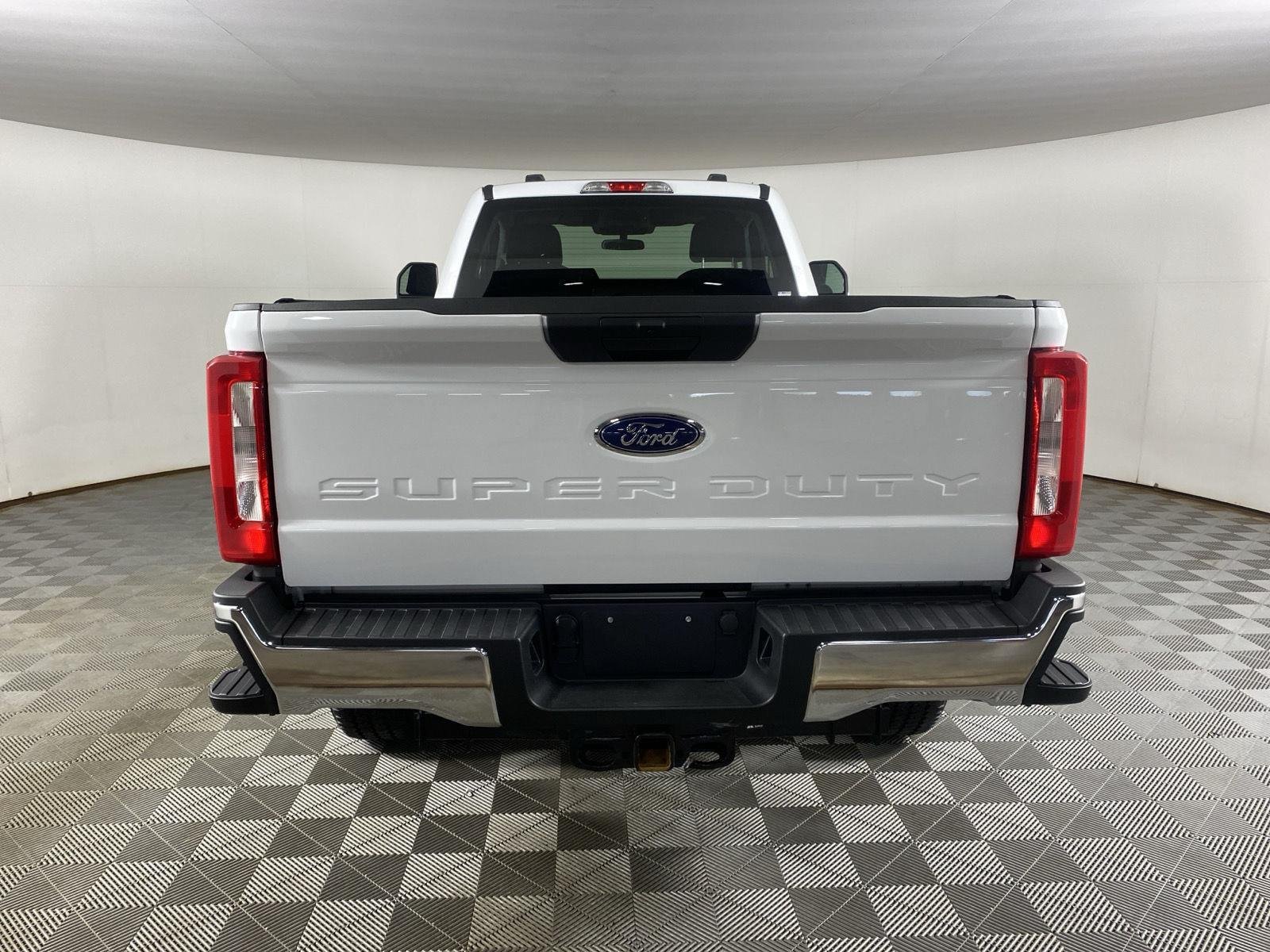 Used 2025 Oxford White Ford XLT image 29