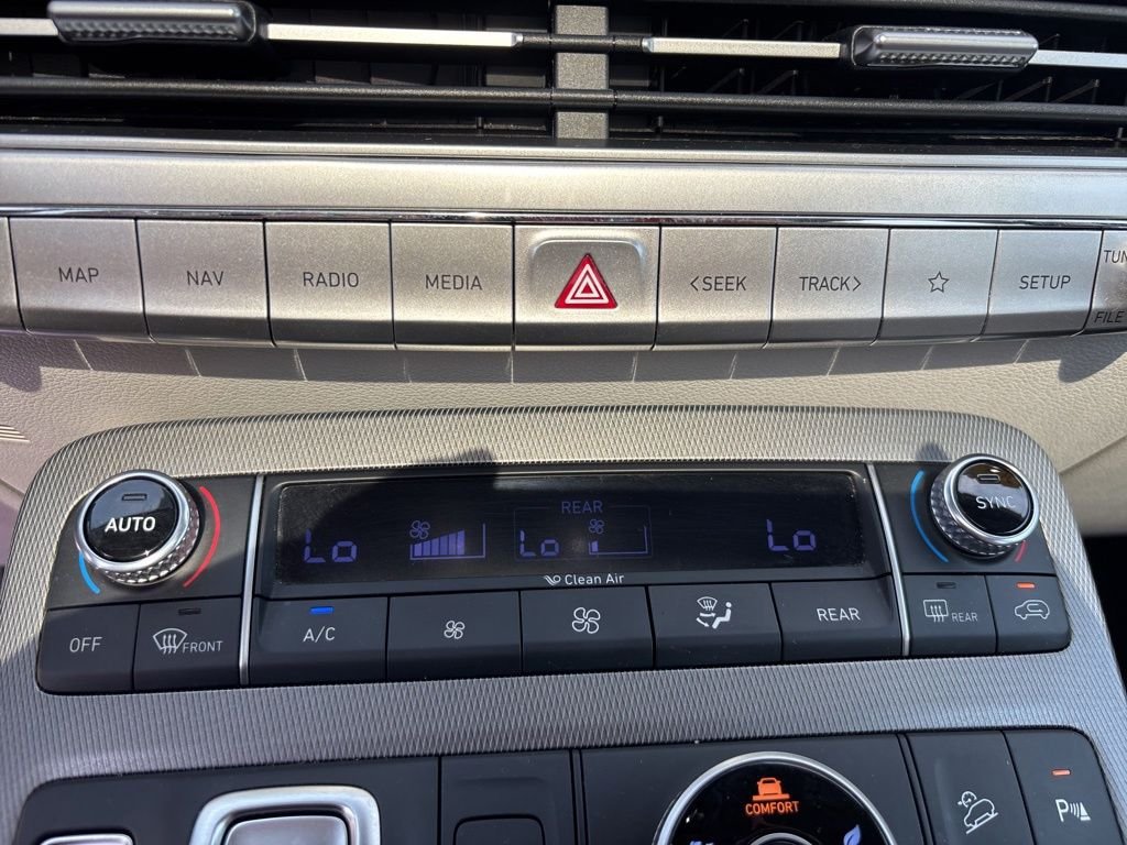 Used 2022 Silver Hyundai SEL image 28