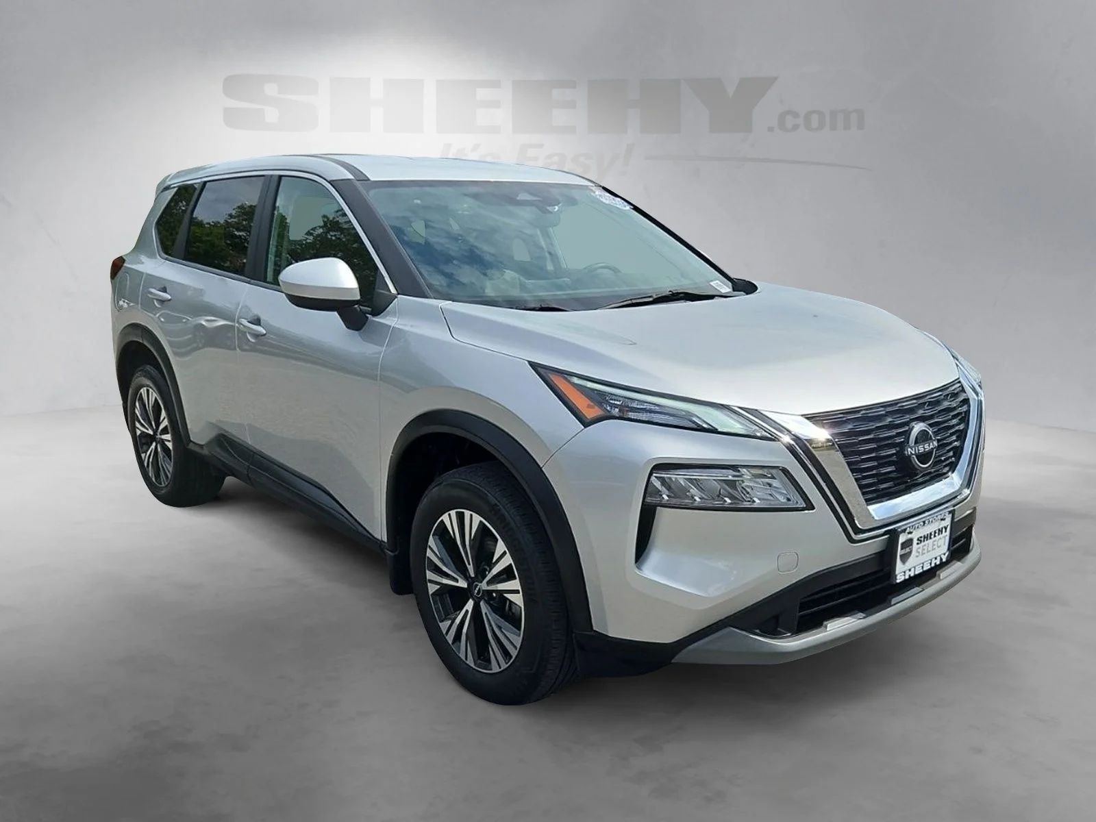Used 2023 Silver Nissan SV image 2